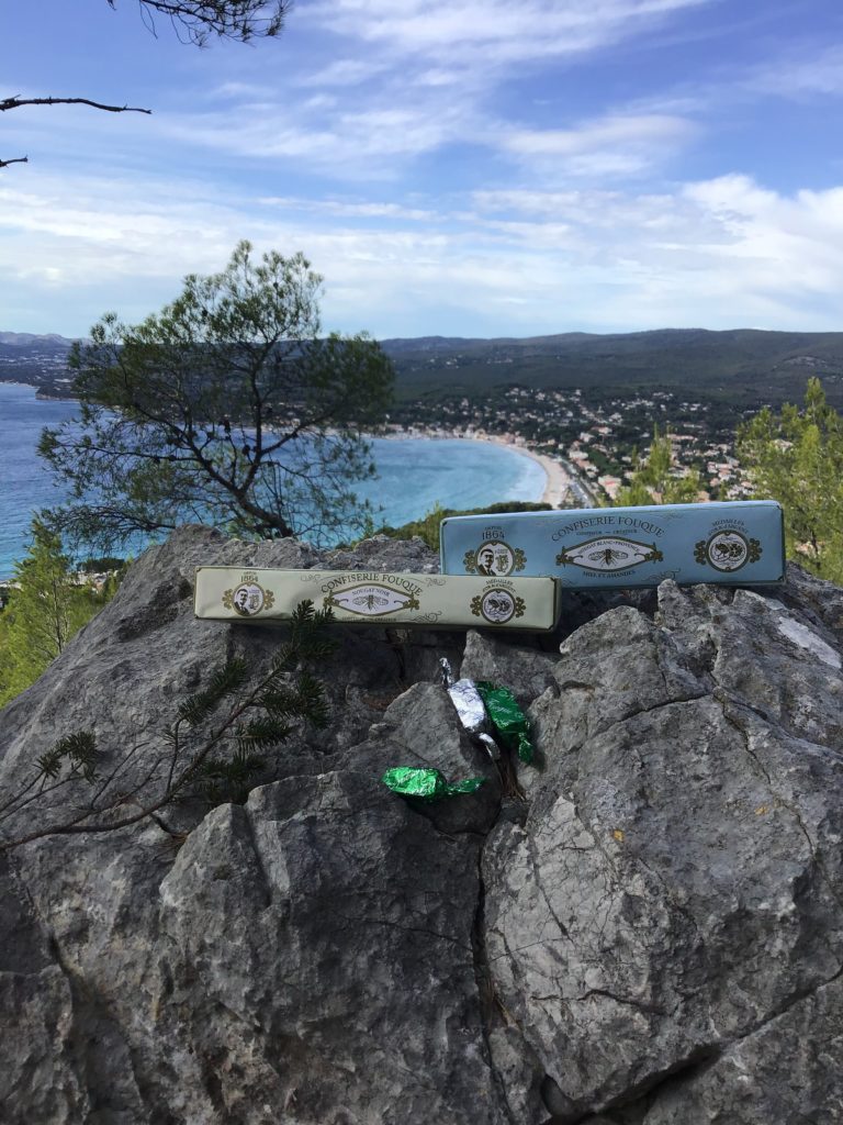 Le nougat FOUQUE en point de mire sur la baie de Saint Cyr. C. Boulestin.