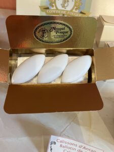 Petite boite ivoire de calissons